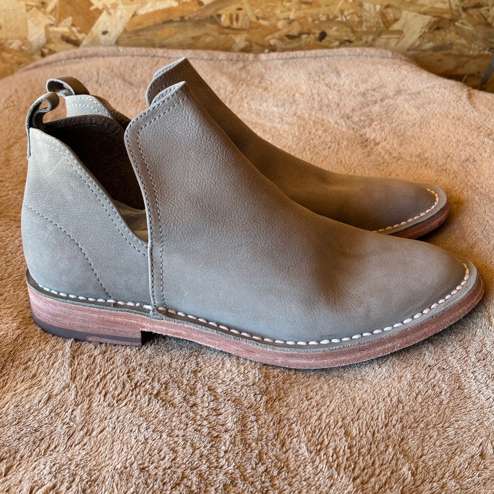 Tory Burch Tan Suede Booties Size 7